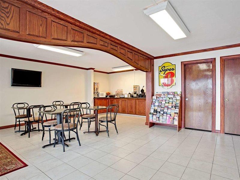 Super 8 By Wyndham Oklahoma/frontier City