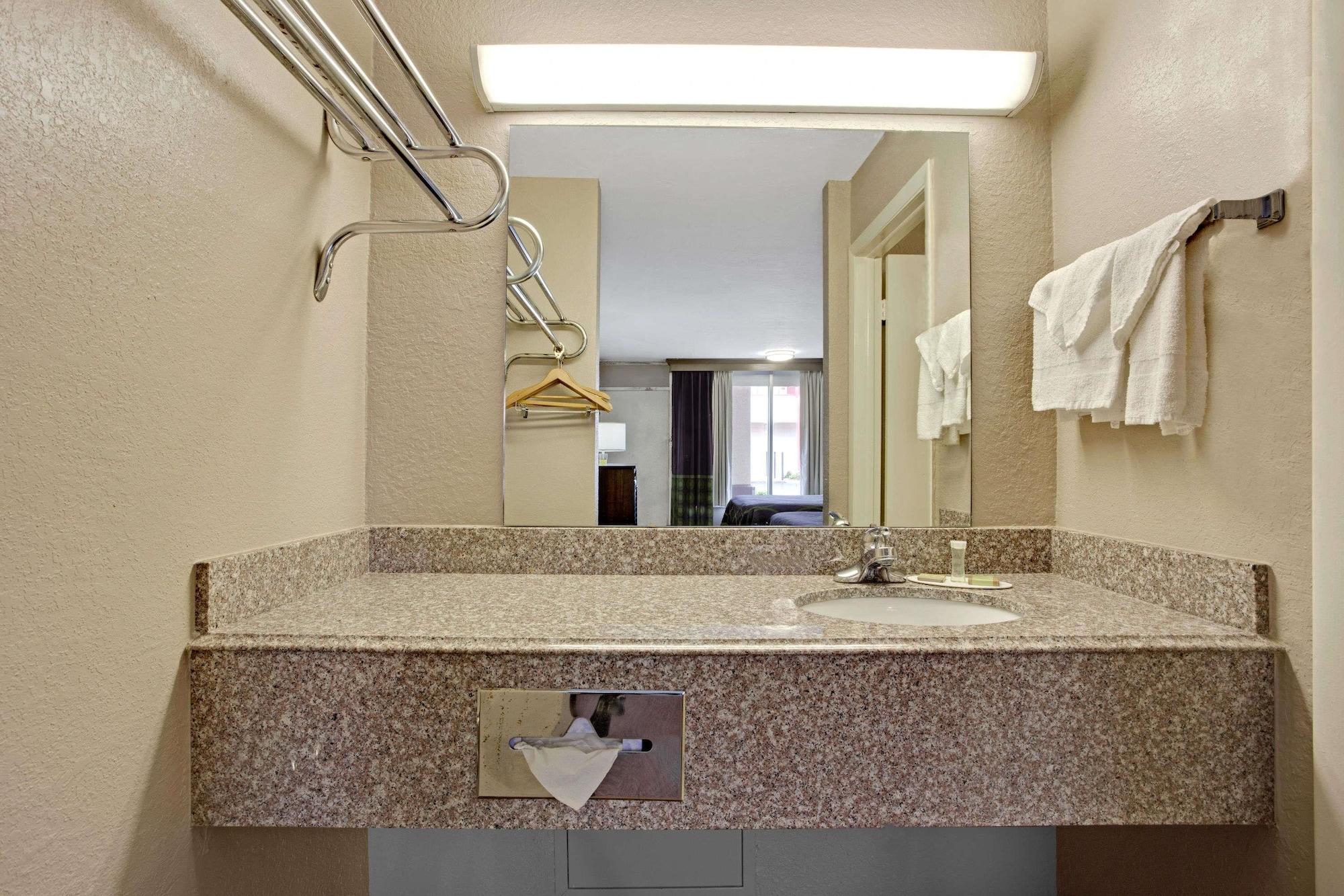 Super 8 By Wyndham Oklahoma/frontier City 2* Edmond