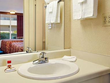 Super 8 By Wyndham Oklahoma/frontier Hotel Edmond