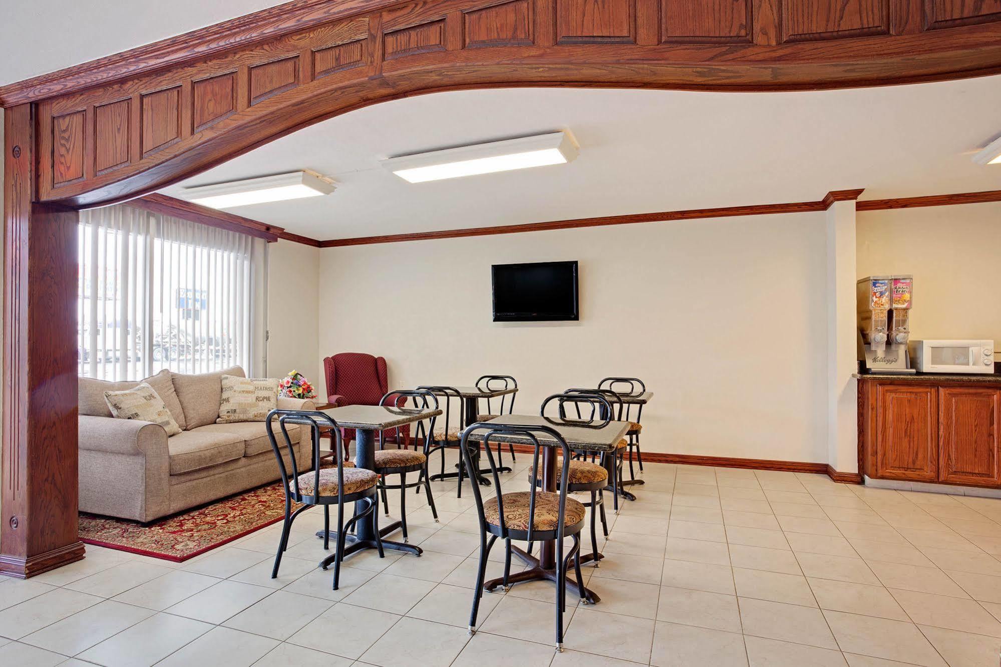 Super 8 By Wyndham Oklahoma/frontier