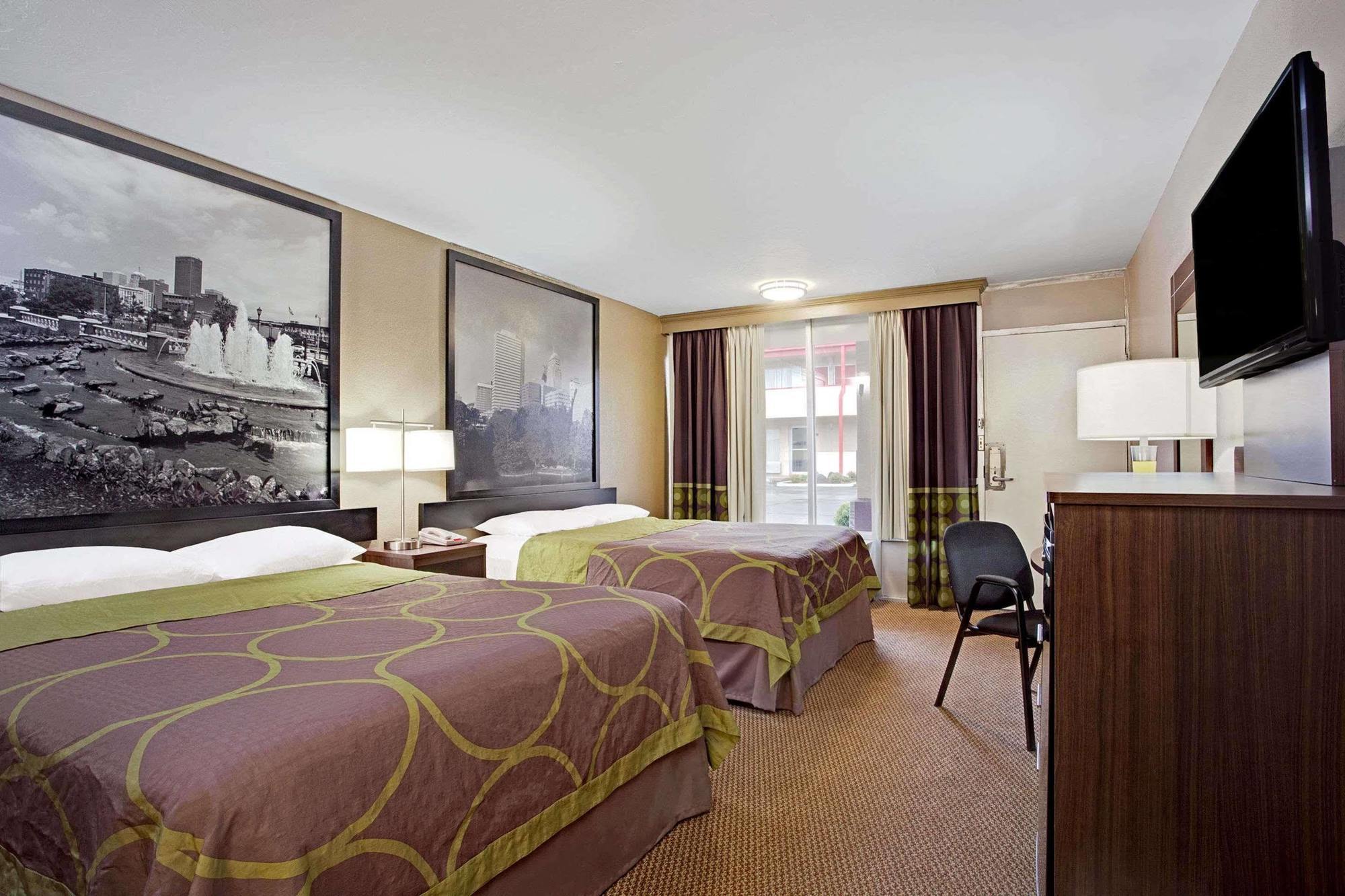 Super 8 By Wyndham Oklahoma/frontier Edmond