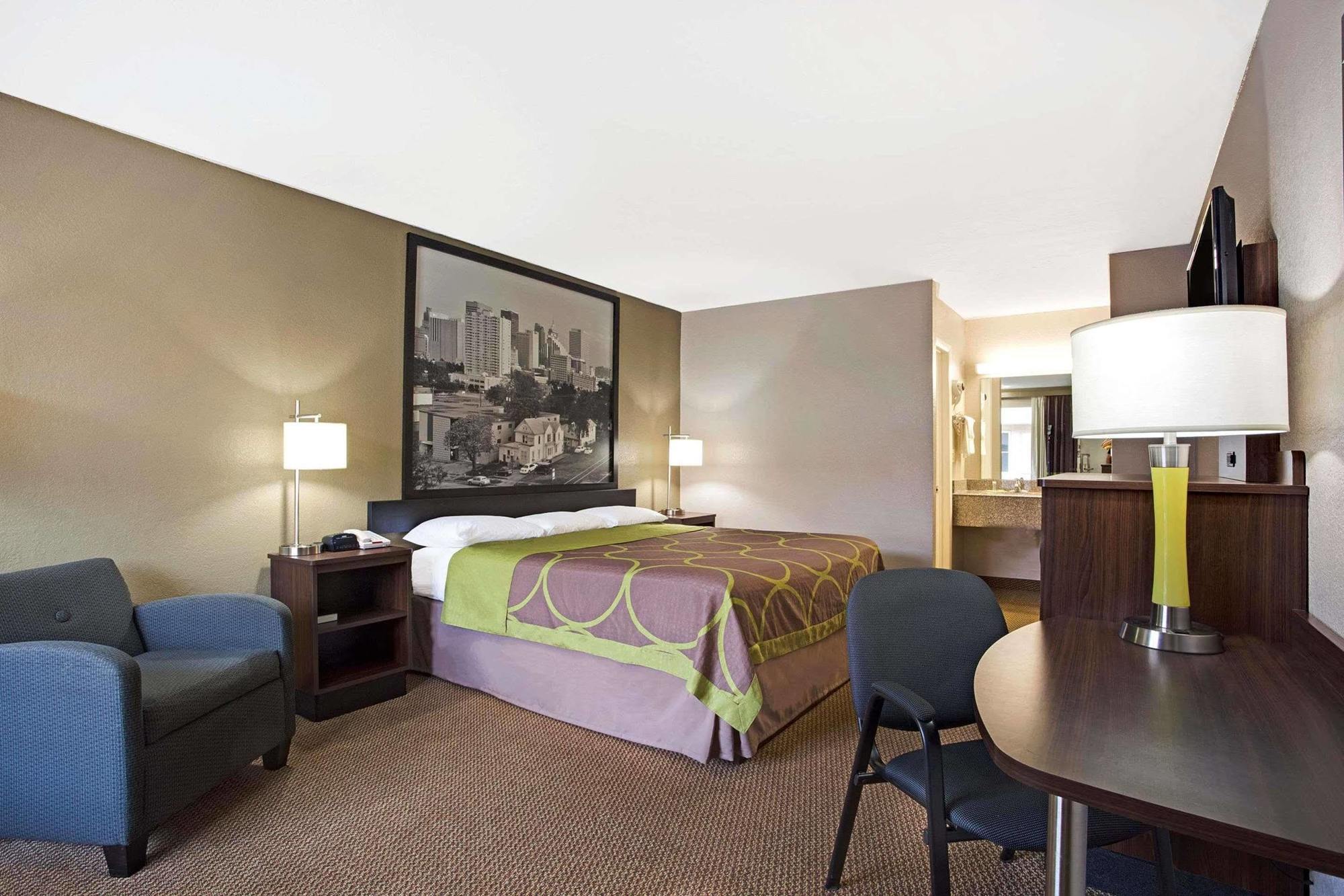 Super 8 By Wyndham Oklahoma/frontier Edmond