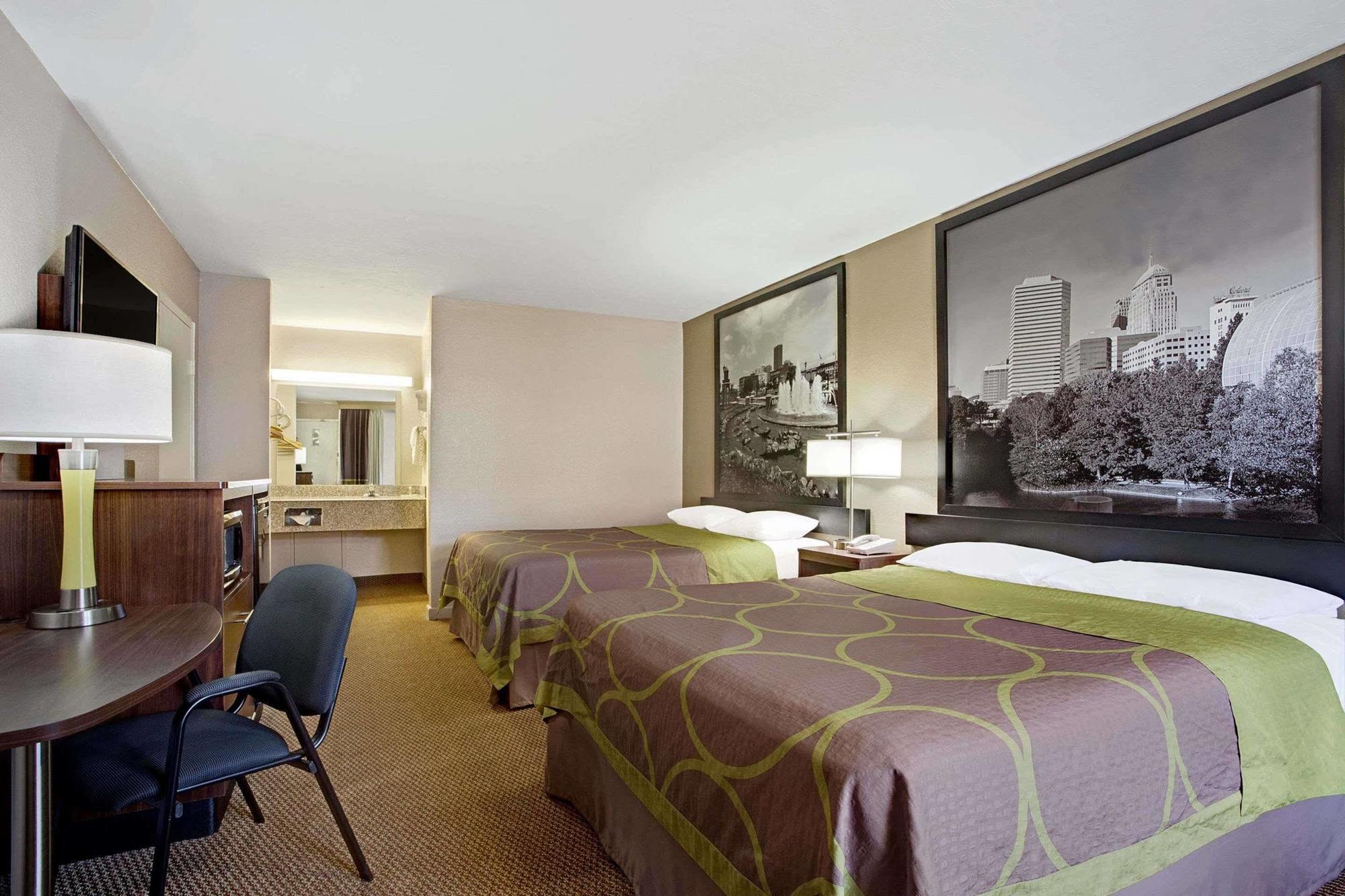 Super 8 By Wyndham Oklahoma/frontier Hotel