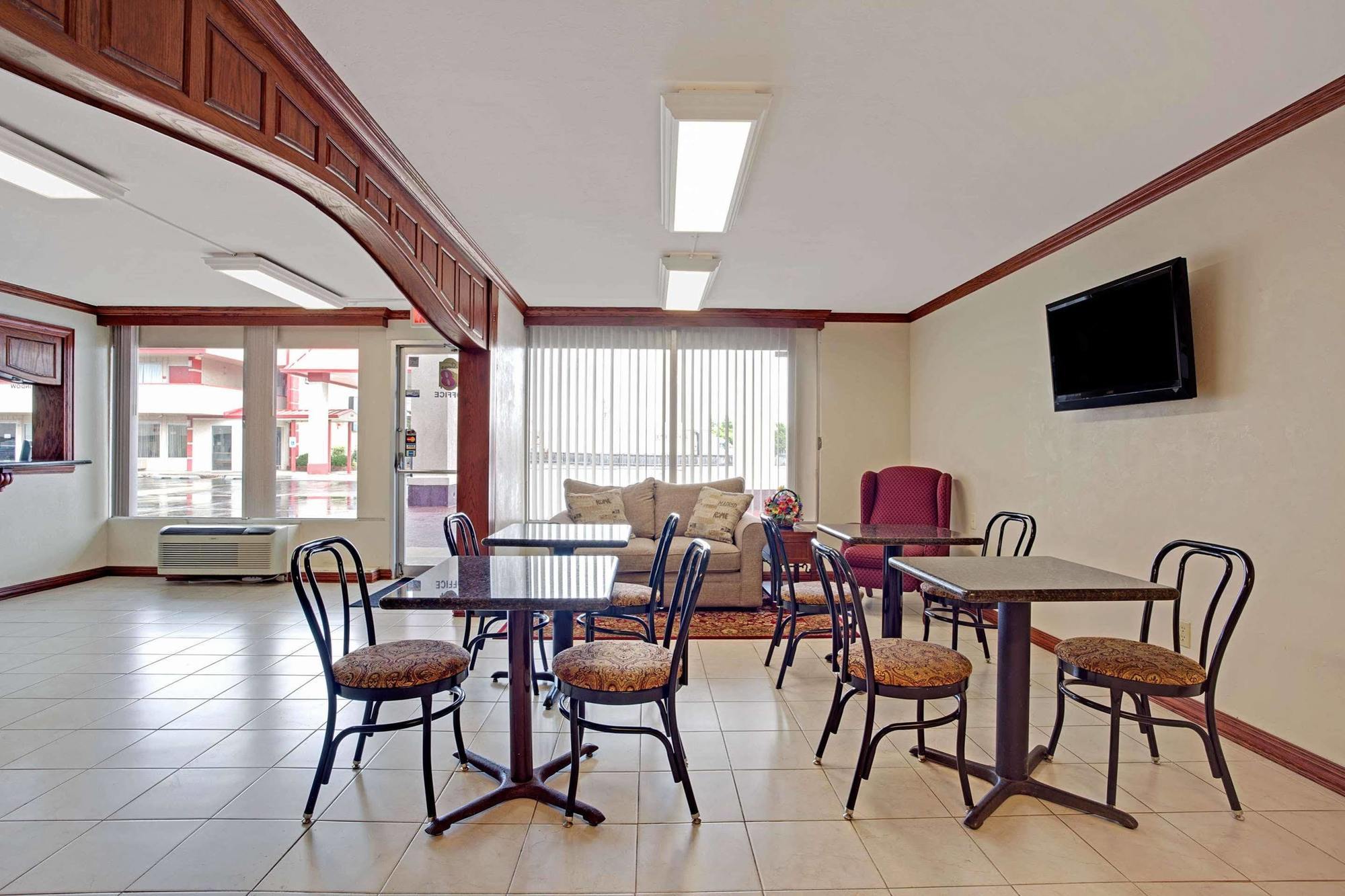 Super 8 By Wyndham Oklahoma/frontier Edmond