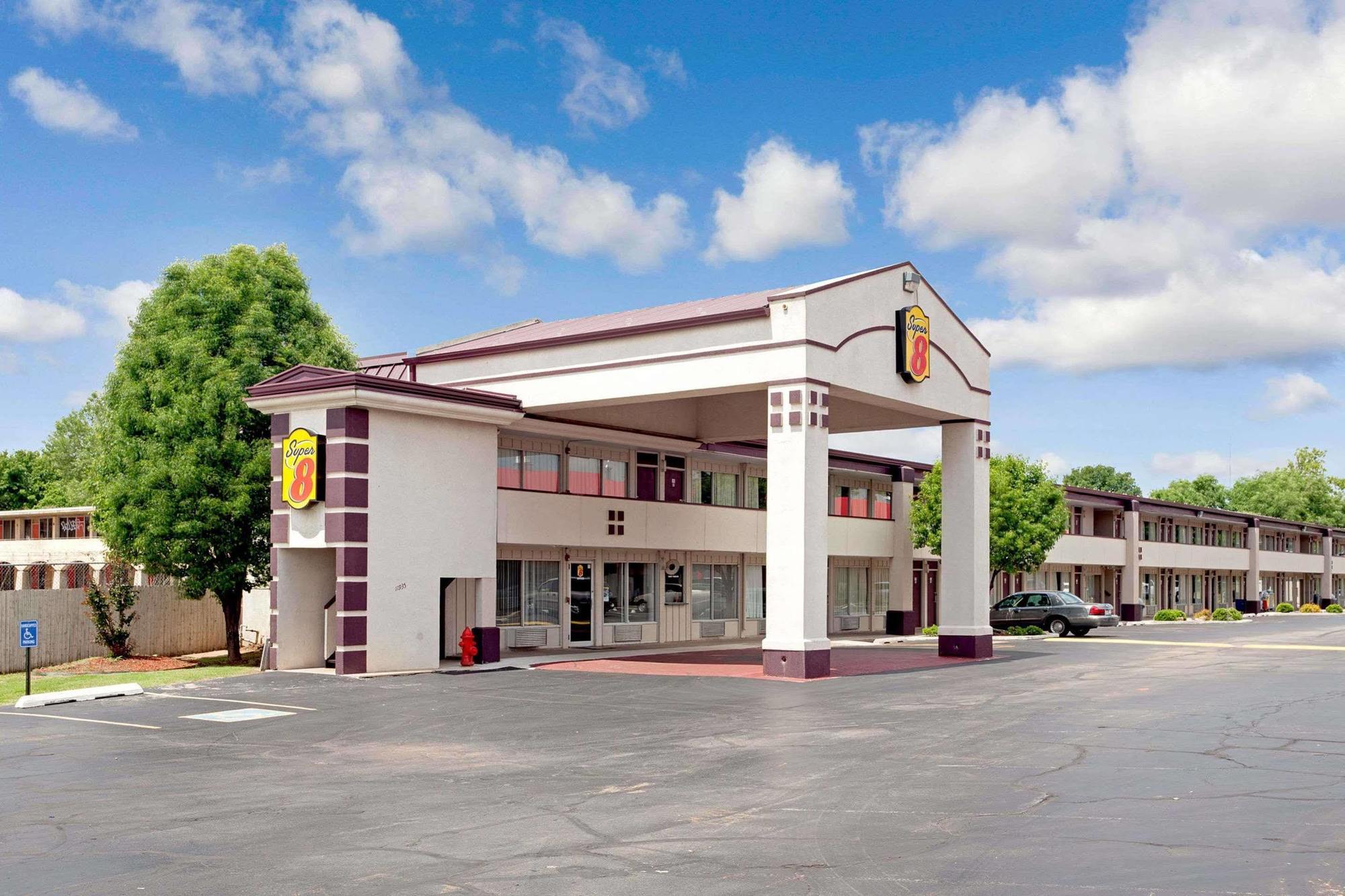 Super 8 By Wyndham Oklahoma/frontier Edmond