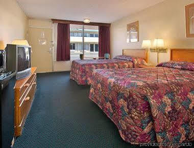 Super 8 By Wyndham Oklahoma/frontier Hotel 2*